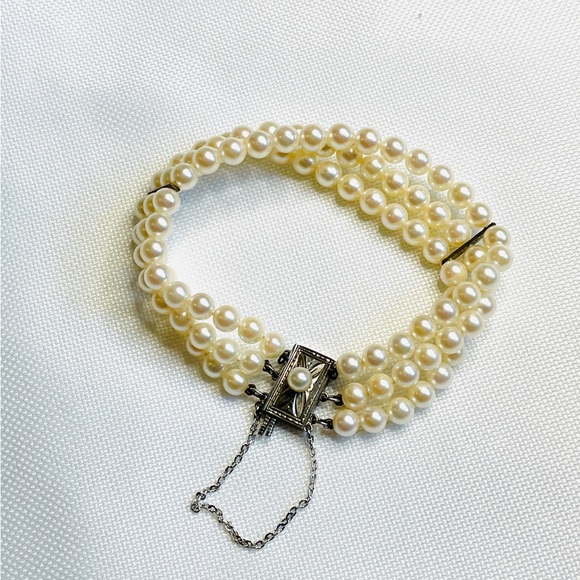 Vintage Mikimoto Cultured Triple Strand Pearls Bracelet Sterling Silver Clasp - Picture 6 of 9